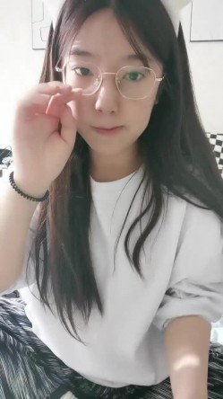 极品大眼萌妹纸- 四眼 骚逼干涸，想被人操了，抖动巨臀巨乳，震撼！ 截图9
