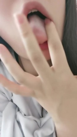 极品大眼萌妹纸- 四眼 骚逼干涸，想被人操了，抖动巨臀巨乳，震撼！ 截图10