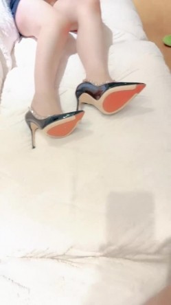 【纯情美少女】G奶御姐 巨乳翘臀 丝袜美腿 道具狂震 无套操到喷水 截图14