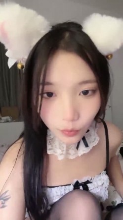 四川小美女，明星级别【小米粥粥】忧郁的眼神，让大哥们着迷，一晚上礼物乱飞牛逼了 截图2