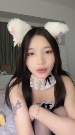 四川小美女，明星级别【小米粥粥】忧郁的眼神，让大哥们着迷，一晚上礼物乱飞牛逼了 截图4