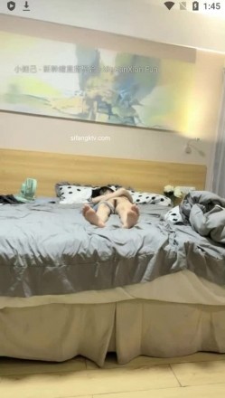 AVOVE 一双筷子般的美腿甜美小美眉，身材一级棒，把她灌醉了再操她 截图14