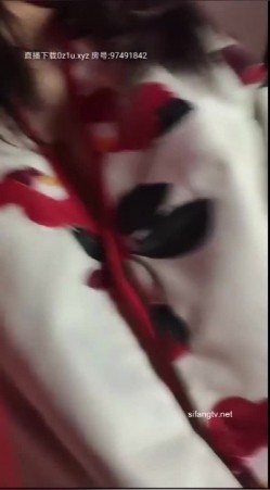 颜值不错长相甜美萌妹和炮友互玩，舔弄口交毛毛浓密翘起屁股，大姨妈塞着棉棒玻璃棒爆菊 截图9