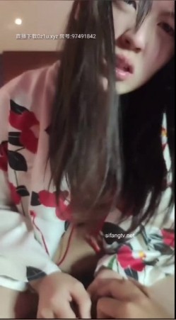 颜值不错长相甜美萌妹和炮友互玩，舔弄口交毛毛浓密翘起屁股，大姨妈塞着棉棒玻璃棒爆菊 截图10