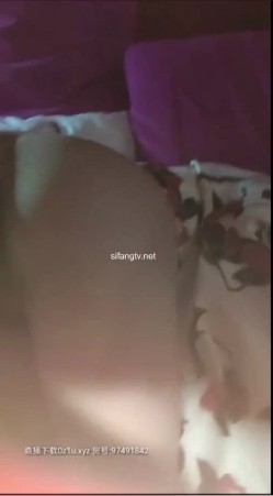 颜值不错长相甜美萌妹和炮友互玩，舔弄口交毛毛浓密翘起屁股，大姨妈塞着棉棒玻璃棒爆菊 截图12