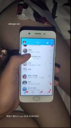 颜值不错长相甜美萌妹和炮友互玩，舔弄口交毛毛浓密翘起屁股，大姨妈塞着棉棒玻璃棒爆菊 截图15