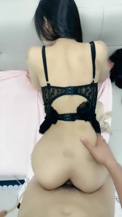 极品大长腿御姐【高颜女神】和炮友各种姿势啪啪 后入 截图12