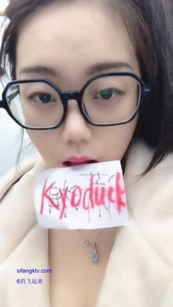 私圈土豪高价定制~高颜值大二露脸美女【吴小姐】学校宿舍、卫生间道具疯狂紫薇淫语挑逗 截图1
