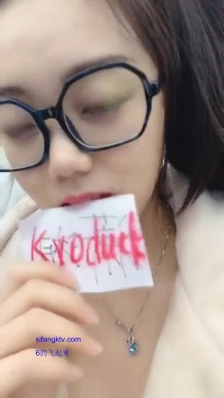 私圈土豪高价定制~高颜值大二露脸美女【吴小姐】学校宿舍、卫生间道具疯狂紫薇淫语挑逗 截图5