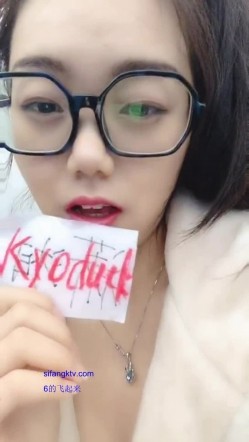 私圈土豪高价定制~高颜值大二露脸美女【吴小姐】学校宿舍、卫生间道具疯狂紫薇淫语挑逗 截图6