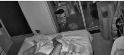 房东出租屋偷装摄像头偷拍年轻情侣做爱眼镜妹的奶子还挺大的样子很闷骚 截图5