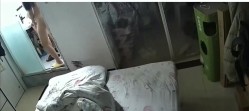 房东出租屋偷装摄像头偷拍年轻情侣做爱眼镜妹的奶子还挺大的样子很闷骚 截图7