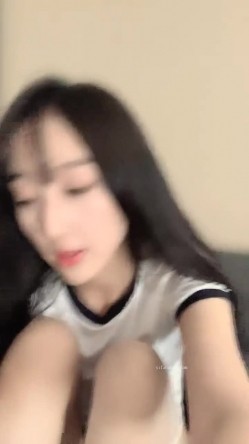 最顶尖女神~【小纱雾】揉穴自慰！皮都撸破了~超高颜值，这身材无敌了~！ 截图4