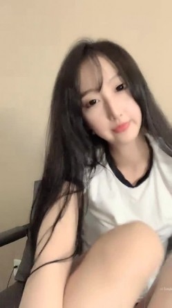 最顶尖女神~【小纱雾】揉穴自慰！皮都撸破了~超高颜值，这身材无敌了~！ 截图5