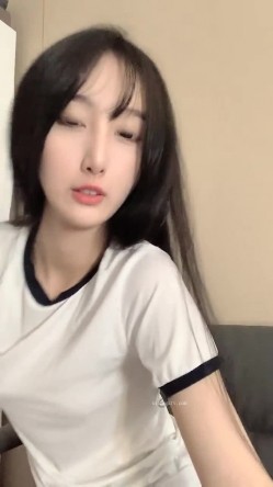 最顶尖女神~【小纱雾】揉穴自慰！皮都撸破了~超高颜值，这身材无敌了~！ 截图9