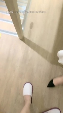 【Avove】系列合集，野战爱好者，带着炮友各地留精，最爱无毛肥逼包臀裙肉丝 截图13