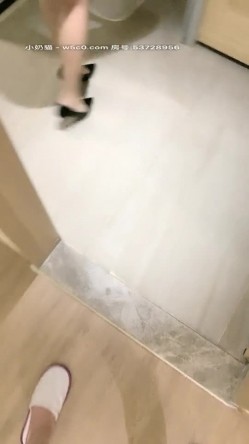 【Avove】系列合集，野战爱好者，带着炮友各地留精，最爱无毛肥逼包臀裙肉丝 截图16