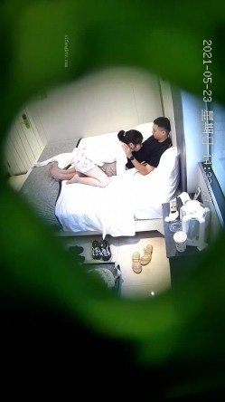 最新情趣酒店摄像头偷拍旅游结婚的新婚小夫妻还自备按摩棒热身搞得妹子好爽 截图2