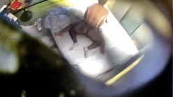 《黑客破解》小伙强操身材不的美少妇 趴下内裤就开干 截图6