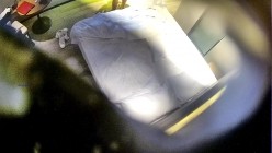 《黑客破解》小伙强操身材不的美少妇 趴下内裤就开干 截图9