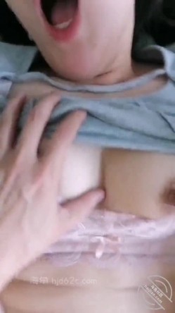 大神小钢炮 趁大哥回来之前把正在厨房做饭的尤物嫂子拉进房间内射 截图14