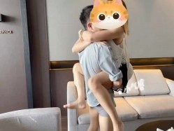 《极品反差 淫妻》价值千元顶级山东绿帽癖NTR淫乱夫妇【小气质】私拍诚邀各界实力单男3P露出相当火爆完整合集 截图3