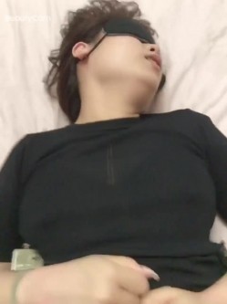 NTR绿帽淫妻大神【是小肥羊呀】超极品小母狗多人运动，淫乱不堪！轮流爆操！把小娇妻调教成小母狗，全程高能 截图3
