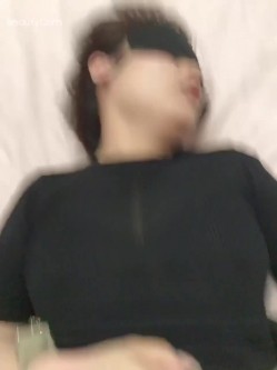 NTR绿帽淫妻大神【是小肥羊呀】超极品小母狗多人运动，淫乱不堪！轮流爆操！把小娇妻调教成小母狗，全程高能 截图4