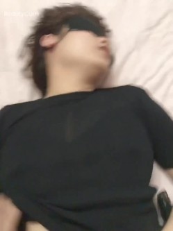 NTR绿帽淫妻大神【是小肥羊呀】超极品小母狗多人运动，淫乱不堪！轮流爆操！把小娇妻调教成小母狗，全程高能 截图6