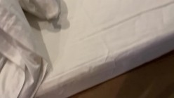 【绿帽狂 ️淫荡妻】细腰肥臀淫妻『短裙无内』美臀人妻与单男啪啪 丈夫在一旁拍摄 抽插特写 全是淫水 高清1080P原版 截图8
