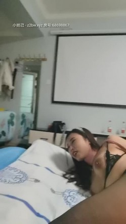 极品豪乳御姐范【SM东航空姐】和炮友激情啪啪 爆裂黑丝套装 扛腿抽插干完不满足还用玉指插穴 高清源码录制 截图2