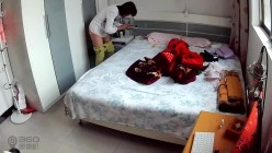 《居家摄像头破解》偷窥留守少妇洗完澡光熘熘的出来换衣服 截图16