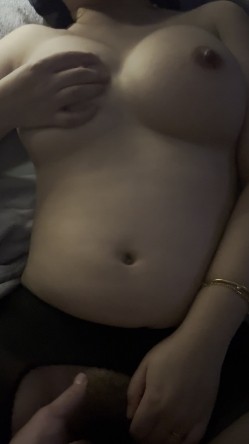 溧阳公馆极品巨乳肥臀骚婊，蒙眼跪地舔从上到下，D+大奶晃荡着，绝品肉便器泄火必备 截图9