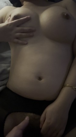 溧阳公馆极品巨乳肥臀骚婊，蒙眼跪地舔从上到下，D+大奶晃荡着，绝品肉便器泄火必备 截图10