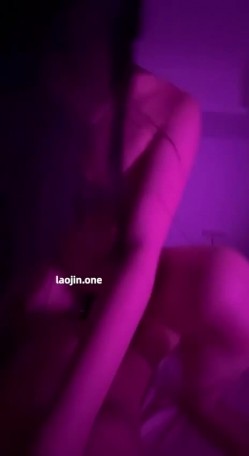 原创泡良大神博主【GGBond】付费福利性爱享乐记实录，小少妇的蜜桃臀真带劲，露脸，挺漂亮！ 截图12