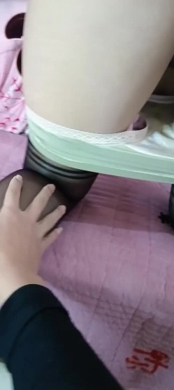 香港黄金店的少妇，丰满的身材，一下子就心动了，搞回屋肆无忌惮的艹，好多水啊！ 截图2