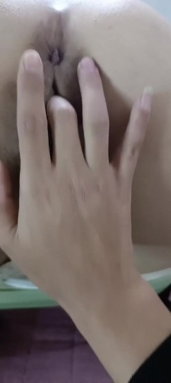香港黄金店的少妇，丰满的身材，一下子就心动了，搞回屋肆无忌惮的艹，好多水啊！ 截图3