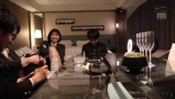 MIDV-154 どうせ陰キャなお前ら修学旅行くそだったんだろ？ 陽キャなうちらが最高の思い出作ってやんよ！一日中弄られパコられまくった大人の修学旅行in東京 石原希望 葵いぶき 截图2