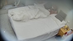 大学城民宿 小姐姐连续几天在这个房间内接客 每天都有好几位大哥光顾 今天第一个像是男朋友 截图12