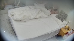 大学城民宿 小姐姐连续几天在这个房间内接客 每天都有好几位大哥光顾 今天第一个像是男朋友 截图13