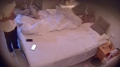 大学城民宿 小姐姐连续几天在这个房间内接客 每天都有好几位大哥光顾 今天第一个像是男朋友 截图16