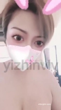 【极品骚货性爱流出】推特女神『大婊姐』深情解说每一个淫乱不堪的故事:当着老公面被他朋友无套插入的三人大战 截图11