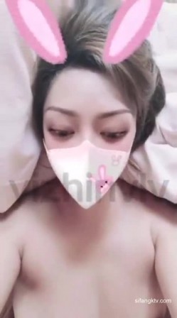 【极品骚货性爱流出】推特女神『大婊姐』深情解说每一个淫乱不堪的故事:当着老公面被他朋友无套插入的三人大战 截图13