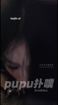山东可御可甜反差情侣，爱交换爱分享，【pupu扑噗】，540元门槛vip电报群福利，红衣女王装，酒店3P淫荡不堪 截图6