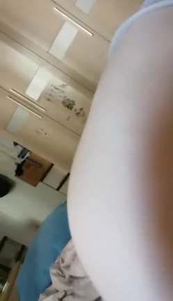 风韵犹存 ️-38岁人妻- ️ 阿姨很色，骚骚的下体掰开等你来舔 截图1
