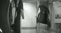 房东出租屋浴室偷装设备偷拍 合租年轻情侣洗鸳鸯浴互相搓澡给对方擦拭 截图14