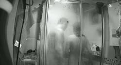 房东出租屋浴室偷装设备偷拍 合租年轻情侣洗鸳鸯浴互相搓澡给对方擦拭 截图15