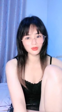 核弹！极品骚娘们【冷艳小妈】道具自慰~骚的很！西装黑丝，知性丽人，赞 截图4