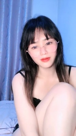 核弹！极品骚娘们【冷艳小妈】道具自慰~骚的很！西装黑丝，知性丽人，赞 截图5