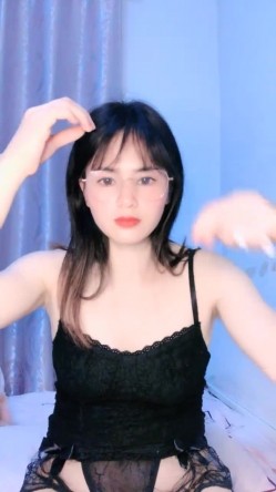 核弹！极品骚娘们【冷艳小妈】道具自慰~骚的很！西装黑丝，知性丽人，赞 截图13